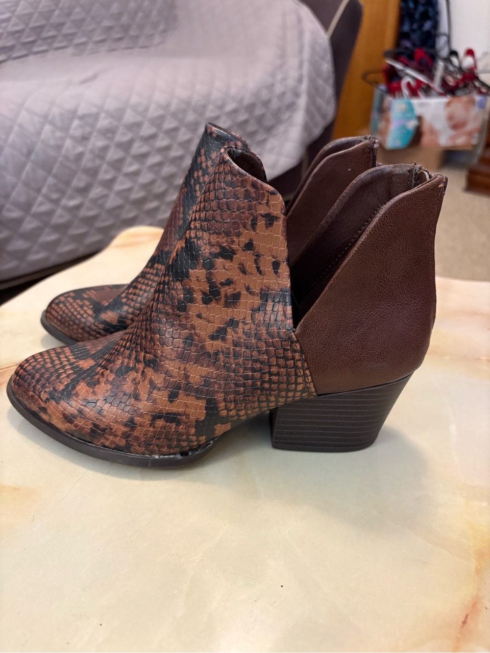 The R2 Nadia Women’s Brown/Black Snake Print Block Heel Bootie is a stylish and